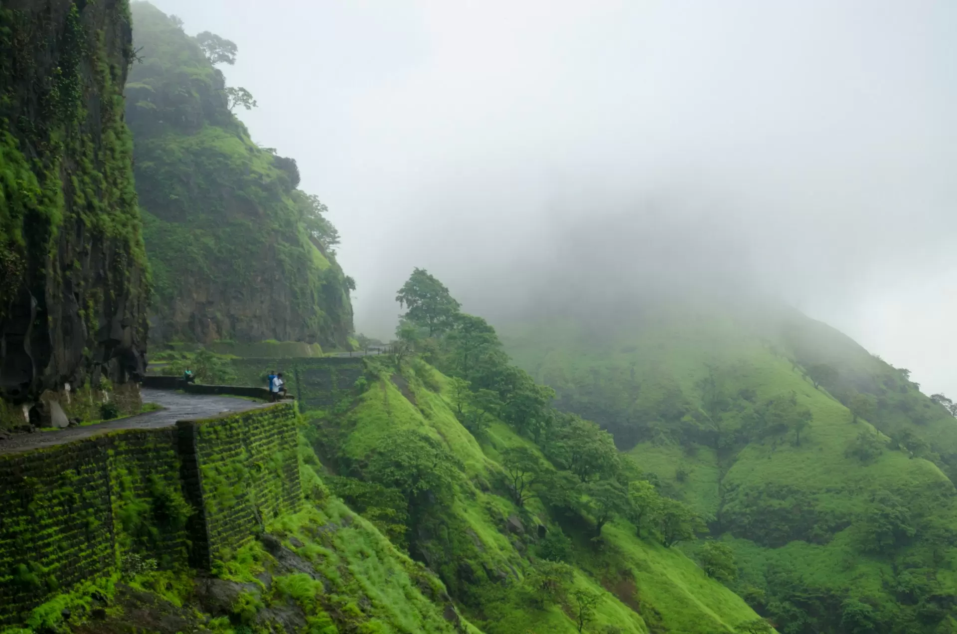 25 best summer and monsoon destinations in India for vacations